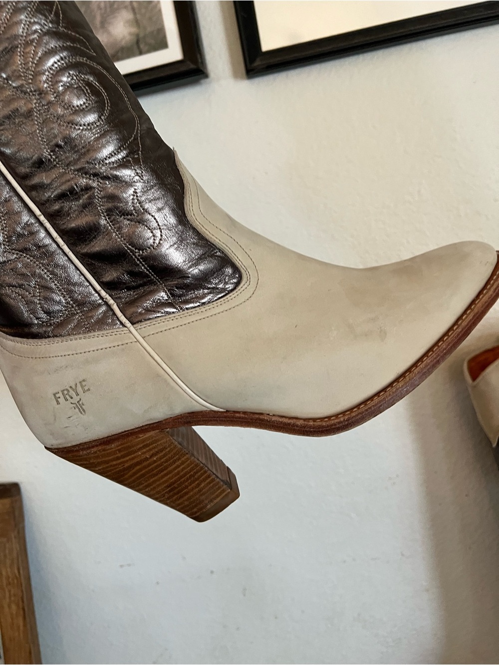 Vintage Frye Stitch Tall Mustang Western Heel Cowgirl Boots Silver/Beige Sz 10M - Picture 15 of 17